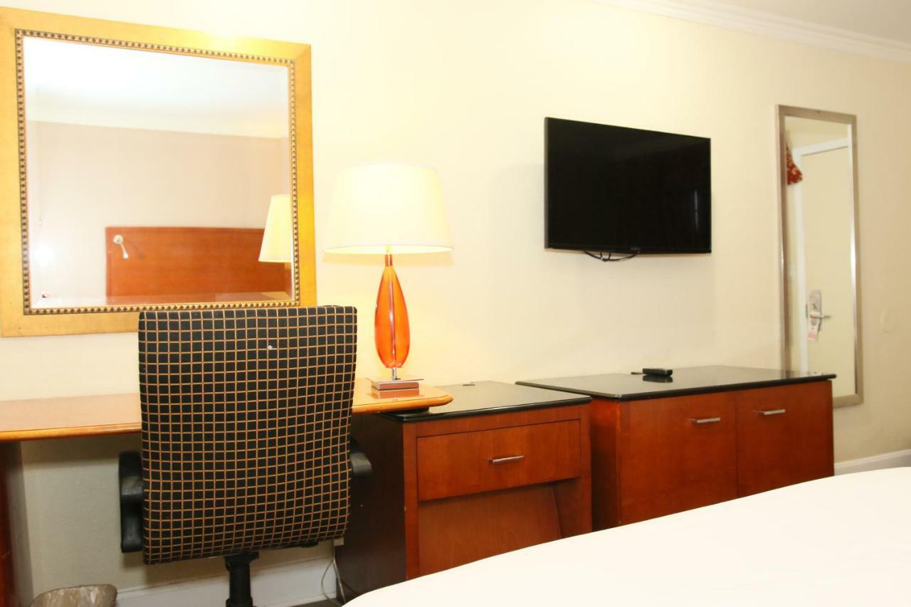 Town And Country Inn Santa Maria  Dış mekan fotoğraf